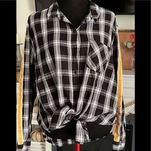 Women’s Fashion Nova Plaid button-down shirt